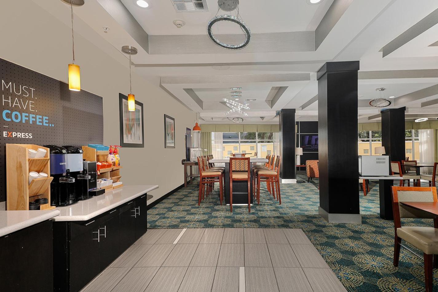Holiday Inn Express & Suites Houston Northwest-Brookhollow By Ihg Exterior foto